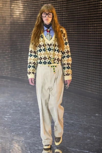 Look 4
